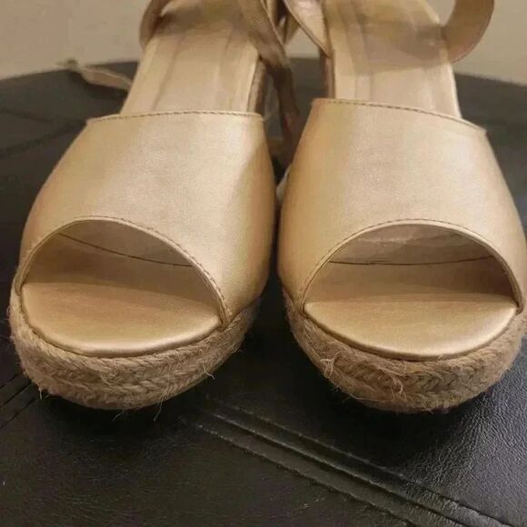 REFRESH Women's Sandra Gold Faux Leather Lace Up Espadrille 3" Wedge Sandals EUC - Picture 7 of 11